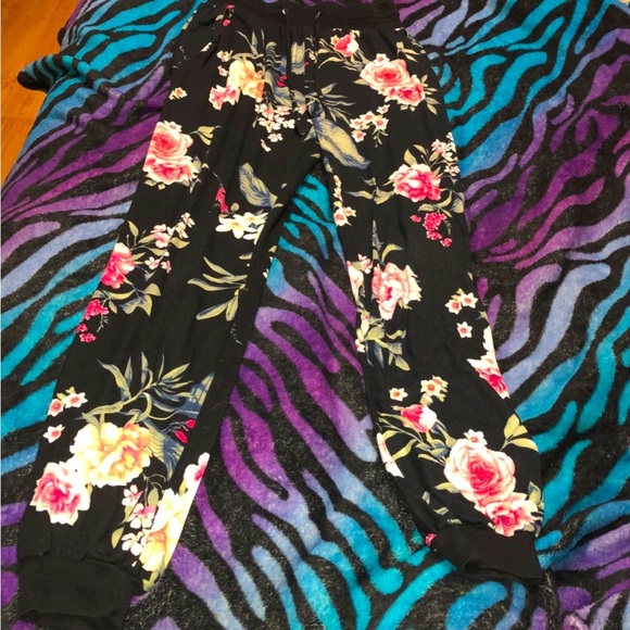Pants - Floral soft joggers